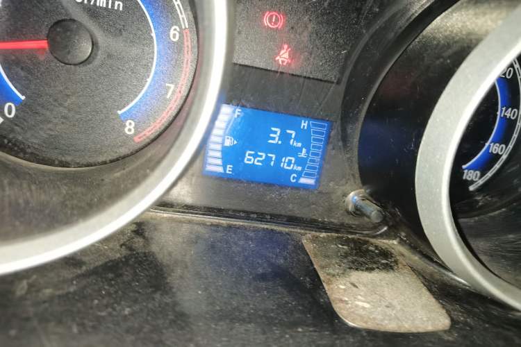 Used CHANGAN KAICHENG Ruixing M80 2014 1.5L Base Version (4-Seater) 4G15S Odometer Close Up