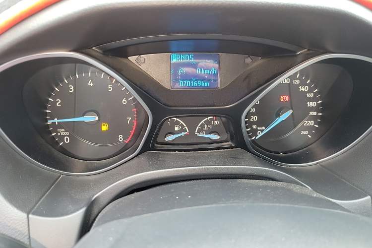 Used Ford Focus 2017 Hatchback 1.6L Automatic Fashion Edition Smart Drive Version Odometer Close Up