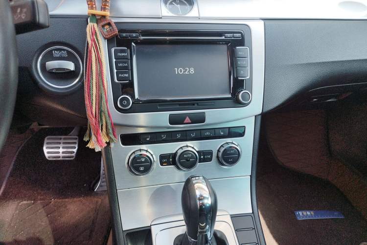 Used Volkswagen FAW-Volkswagen CC 2016 1.8TSI Prestige Model Audio And AC Panel