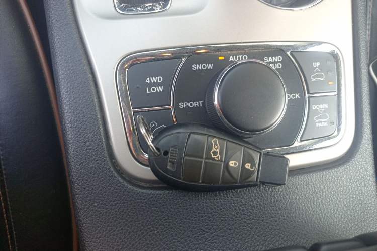 Used Jeep Grand Cherokee 2012 3.6L Flagship Navigation Edition Vehicle Key