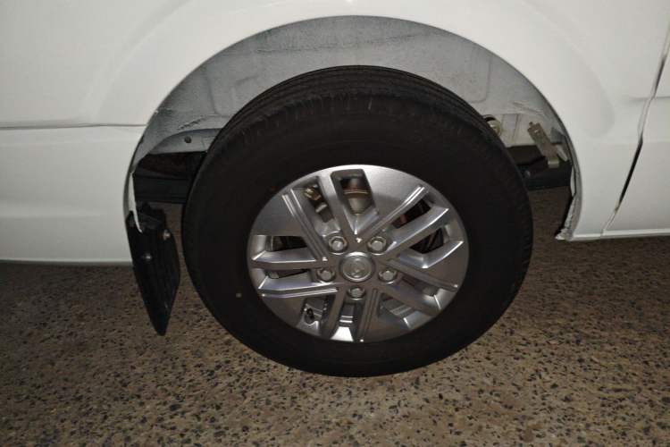 Used SAIC MAXUS Xintu V80 2024 Aotuntong 6AMT Short Wheelbase Ultra-Low Roof 147 Ps 5/6 Seats