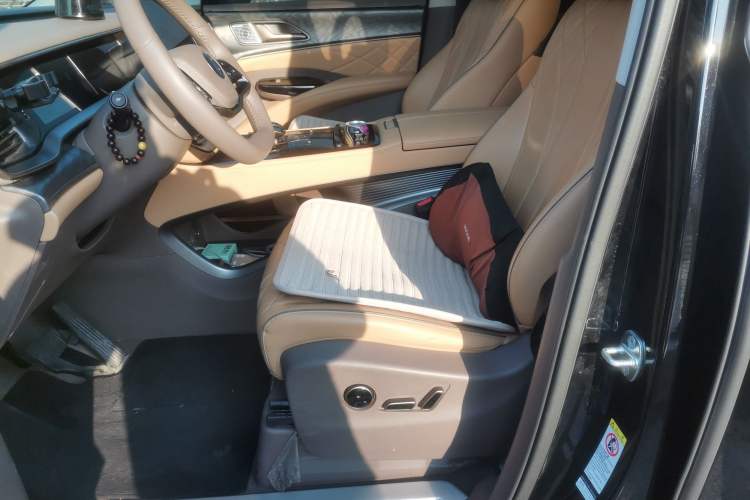 Used Denza D9 2022 DM-i 1040 Prestige Model