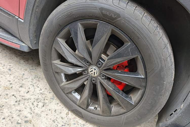 Used Volkswagen Tayron 2020 330TSI Two-Wheel Drive Luxury Connected Pro Edition Right Front Wheel Hub
