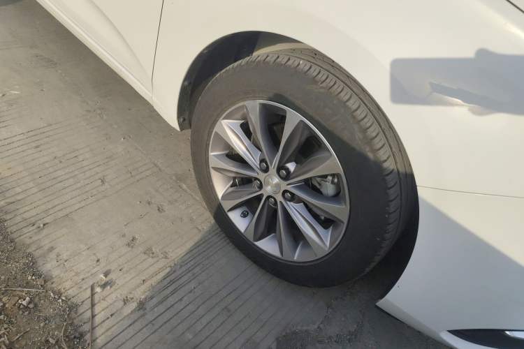 Used Chevrolet Monza 2021 320 Automatic Enjoyment Sunroof Edition Right Front Wheel Hub