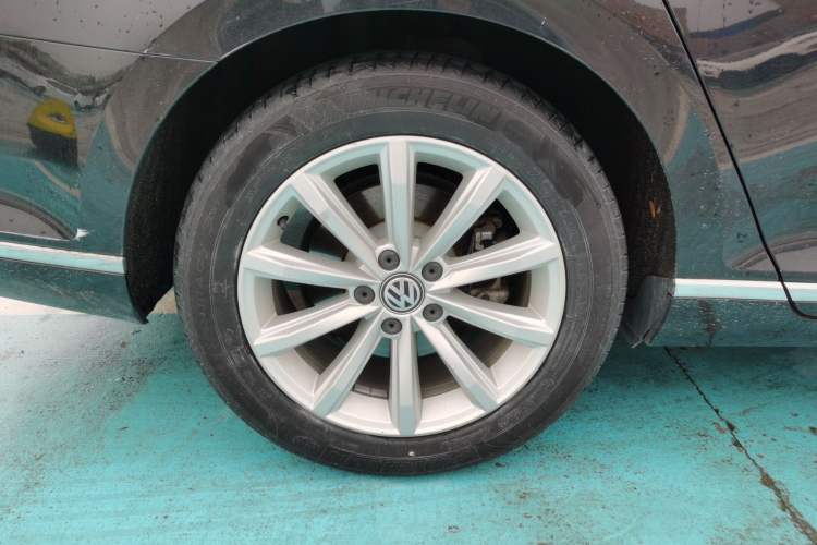 Used Volkswagen Magotan 2018 330TSI DSG Advanced Model Right Rear Wheel Hub