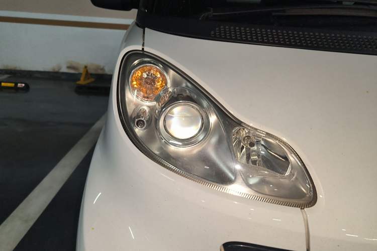 Used smart fortwo 2011 1.0 MHD Hardtop Standard Edition Right Front Headlight