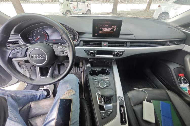 Used Audi A5 2019 Sportback 40 TFSI Fashion Model Center Console