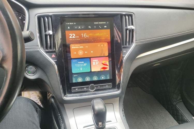 Used Roewe RX5 2016 20T Two-Wheel Drive Automatic Internet Smart Edition
