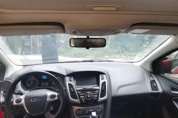 Used Ford Focus 2012 Sedan 1.6L Automatic Fashion Edition
