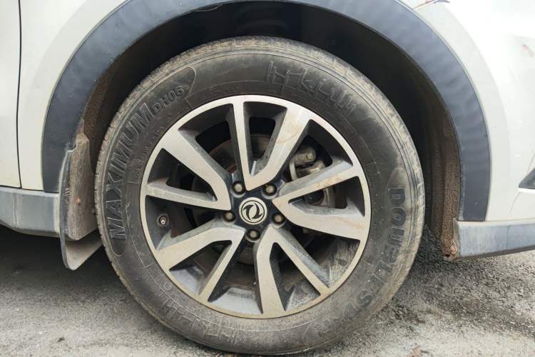 Used Dongfeng Fengon 580 2016 1.5T Manual Luxury Edition Right Front Wheel Hub