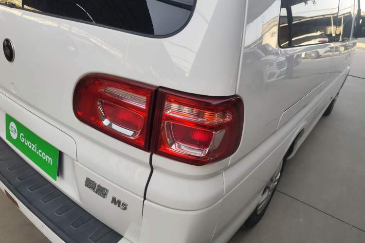 Used FORTHING Lingzhi 2022 Striving Version M5L 1.6L Base Model 7 Seats
