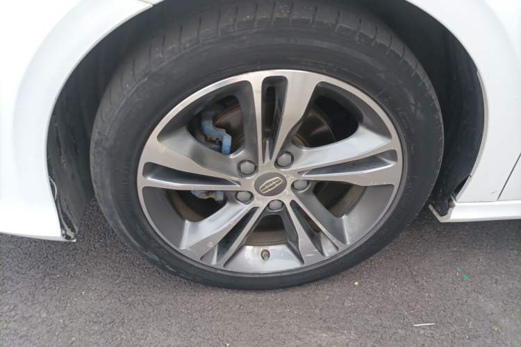 Used Geely Auto Binray 2018 14T CVT Binyi Edition Left Front Wheel Hub