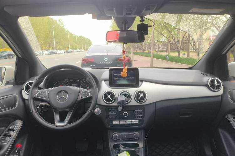 Used Mercedes-Benz B-Class 2015 B 200 Sport Edition Center Console