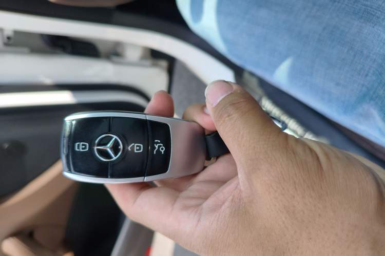 Used Mercedes-Benz E-Class 2018 Facelift E 200 L Sport Edition Vehicle Key