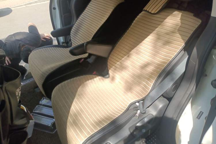 Used Honda Odyssey 2015 Updated Version 2.4L Smart Edition Left Rear Seat