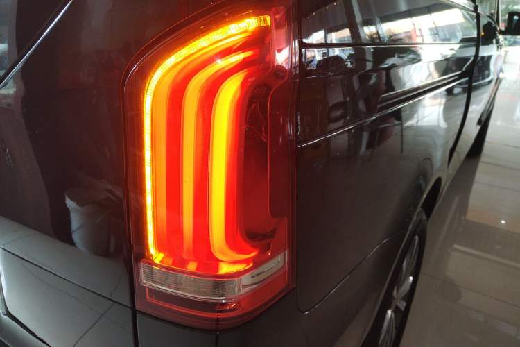 Used Mercedes-Benz V-Class 2022 V 260 Avantgarde Edition