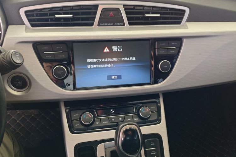 Used Geely Auto Emgrand X7 Sport 2016 1.8TD Automatic Smart Connectivity Version Audio And AC Panel