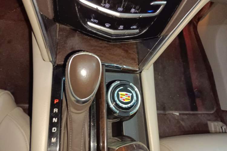 Used Cadillac XTS 2013 28T Comfort Model Gear Lever