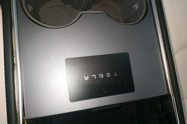 Used Tesla Model Y 2022 Long-Range All-Wheel-Drive Version Vehicle Key