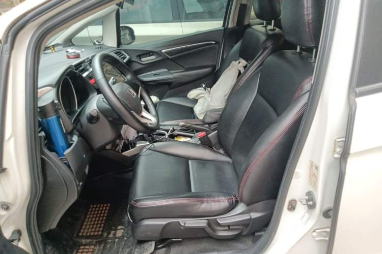 Used Honda Fit 2014 1.5L SE CVT Fashion Model Left Front Seat