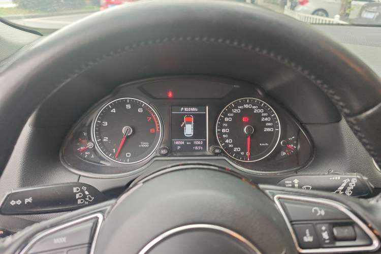 Used Audi Q5 2013 40 TFSI Comfort Edition Instrument Cluster