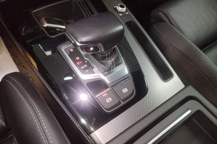 Used Audi Q5L 2022 Updated 45T Luxury Dynamic Version Gear Lever