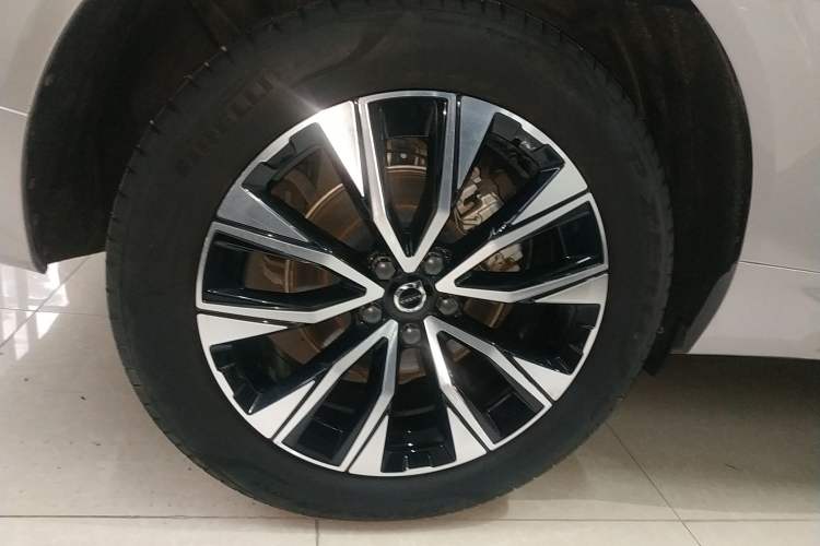 Used Volvo XC60 2024 B5 4x4 Smart Luxury Edition