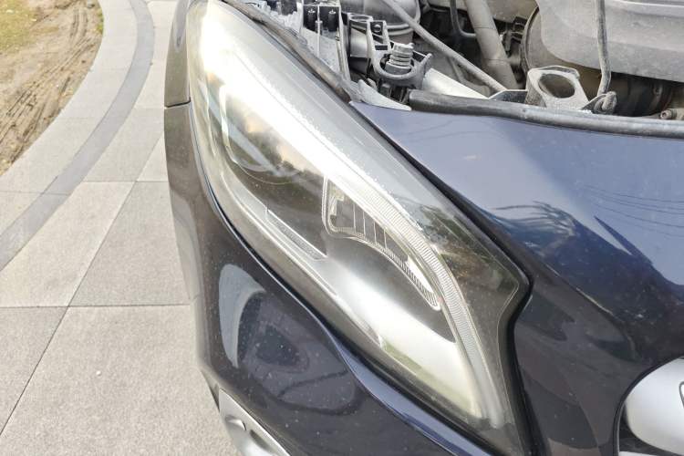 Used Mercedes-Benz GLA 2017 GLA 220 4MATIC Fashion Model Right Front Headlight