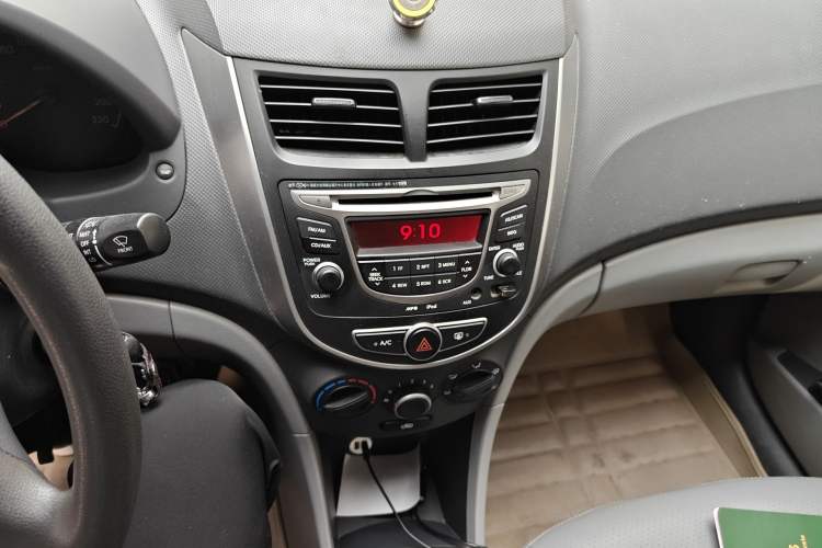 Used Hyundai Verna (older generation) 2014 1.4L Manual Smart GLS Trim Audio And AC Panel