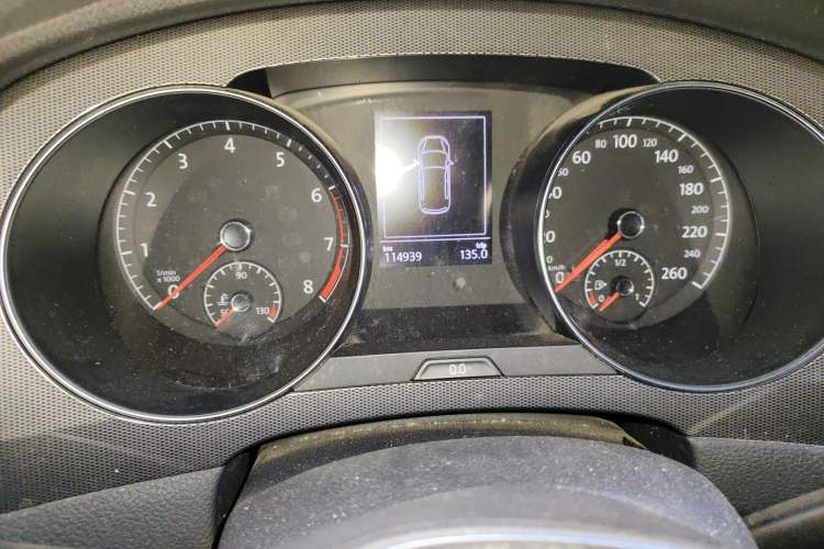 Used Volkswagen Golf Sportsvan 2018 2nd Anniversary Edition 230TSI Automatic Trendy Version Odometer Close Up