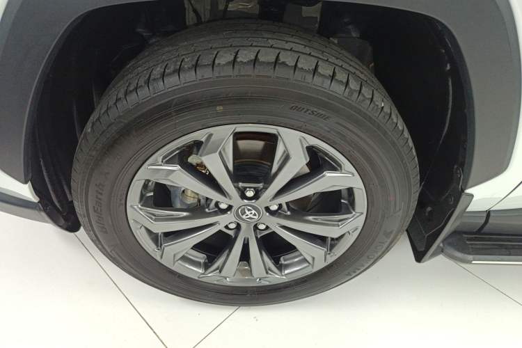 Used Toyota RAV4 2024 2.0L CVT Two-Wheel Drive Fashion Edition Left Front Wheel Hub