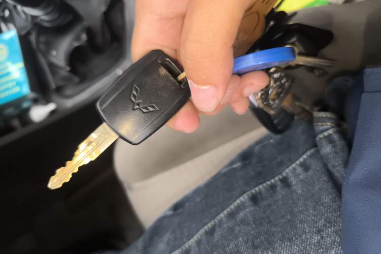 Used Wuling Hongguang V 2019 1.5L Standard Version China VI LAR
