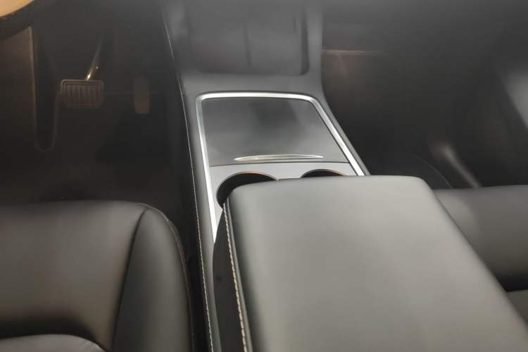 Used Tesla Model Y 2023 Long-Range All-Wheel-Drive Version
