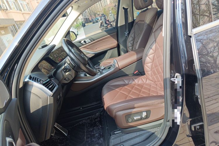 Used BMW X5 2022 xDrive 30Li Luxury M Sport Package
