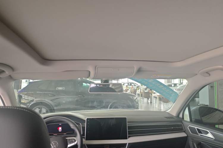 Used Volkswagen Tiguan L 2024 Outstanding Model 330TSI Automatic Two-Wheel Drive R-Line Dragon Glory Edition