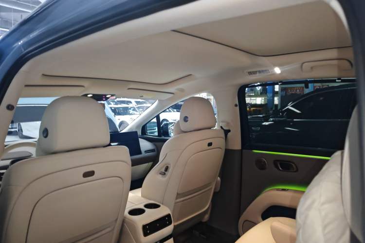 Used Li Auto i8 2025 Model Standard Version Headliner