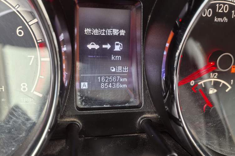 Used Venucia T70 2015 1.6L Manual Ruixing Edition Odometer Close Up