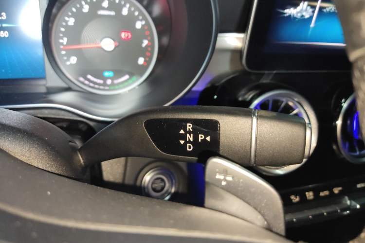 Used Mercedes-Benz C-Class 2019 C 260 Sport Edition Gear Lever