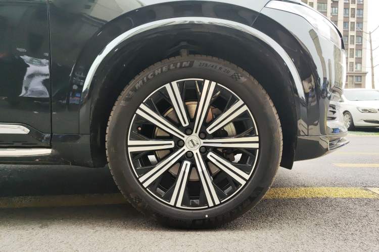 Used Volvo XC90 2025 B5 SmartDrive Luxury Edition 7-Seater Right Front Wheel Hub