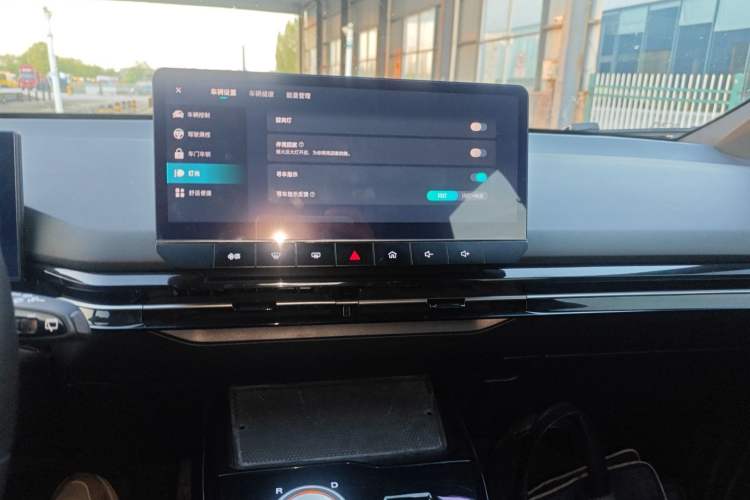 Used MG 4 EV 2023 415 km Range Sea-Faring Champion Edition Audio And AC Panel