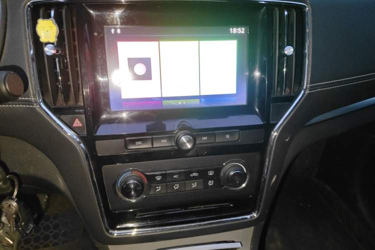 Used Roewe RX5 2016 Revised Version 20T Two-Wheel Drive Manual Transmission Luxury Edition
