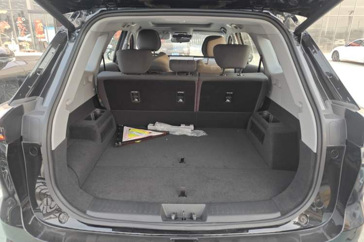 Used Chery Tiggo 8 PLUS C-DM 2025 1.5T 116 km Luxury Version 5 Seats
