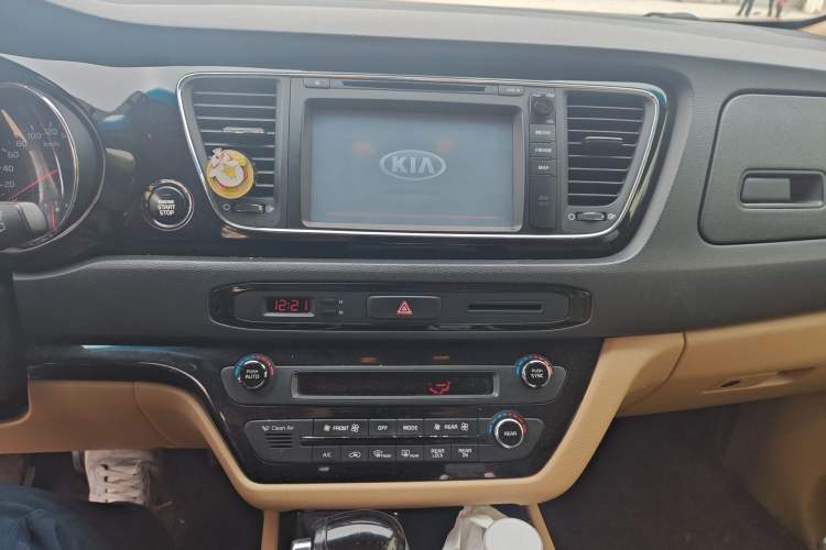 Used Kia Carnival 2015 3.3 GDI Luxury Edition China V Standard Audio And AC Panel