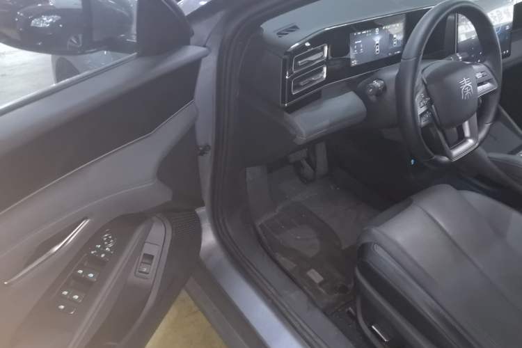 Used BYD Qin L 2025 DM-i Smart Drive 120KM Leading Model