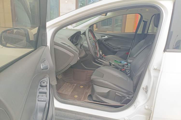 Used Ford Focus 2012 Sedan 1.6L Automatic Fashion Edition Driver Seat