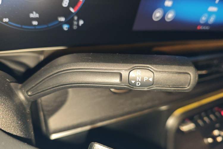 Used Mercedes-Benz Vito 2024 2.0T Elite Version 7 Seats Gear Lever