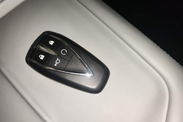 Used Changan UNI-Z New Energy 2024 Blue Whale Smart Electric iDD 125km Beyond Edition