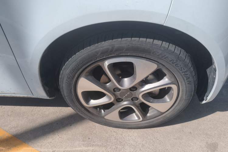 Used ORA White Cat 2020 305 km Luxury Version Right Front Wheel Hub