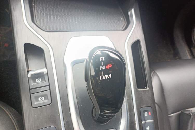 Used Wey VV5 2019 1.5T Two-Wheel Drive Color Pioneer