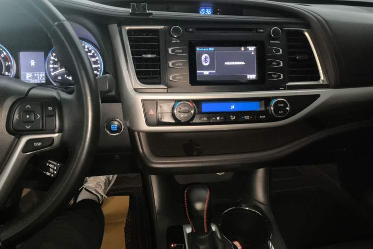 Used Toyota Highlander 2015 2.0T Two-Wheel Drive Luxury Edition 7 Seats Audio And AC Panel